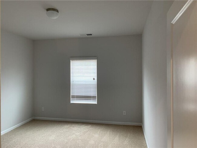 Building Photo - 430 Broadmoor Dr