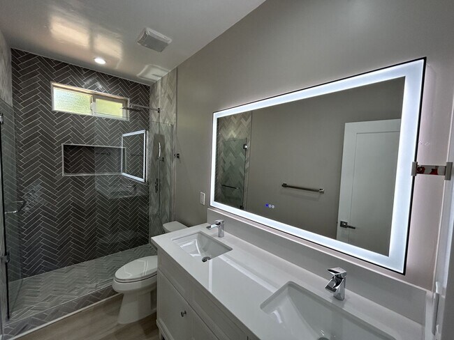 Building Photo - Newly Built 4 bed 2 bath unit (2024)