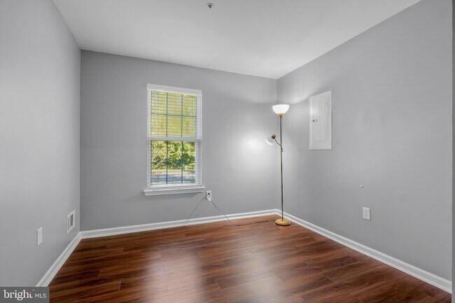 Building Photo - 9503 Fletcher Ave