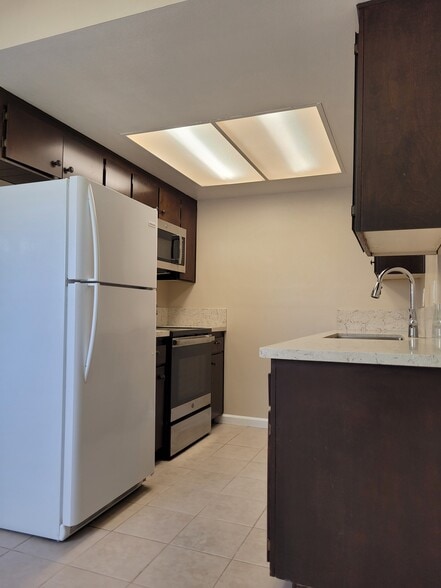 Kitchen - 1301 Hemlock Ave