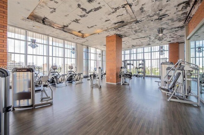 Building Photo - 4010 S Ocean Dr