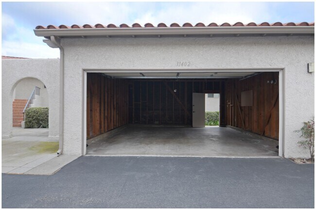 Building Photo - GORGEOUS VIEW CONDO ON THE GOLF COURSE!!!