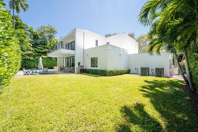 Building Photo - 5921 SW 87th St