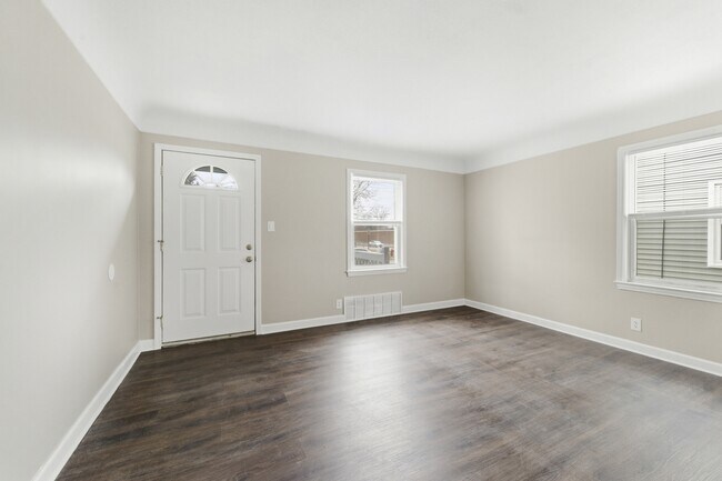 Building Photo - 3360 Edgeworth St