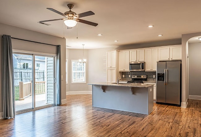 Building Photo - 2 Sawmill Ct