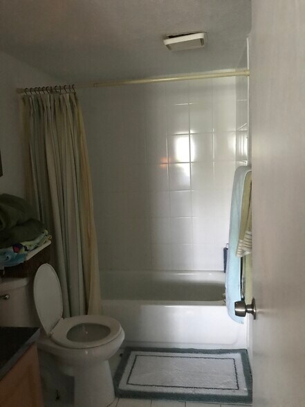 Building Photo - 120 Sparrow Dr