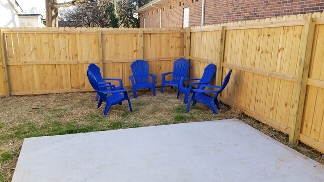 Building Photo - 2 Bigby St