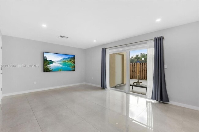 Building Photo - 8443 SW 137th Ave