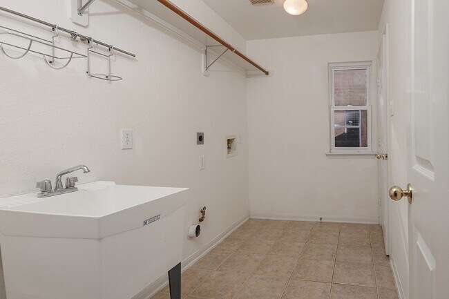 Building Photo - 78 E Foxbriar Forest Cir