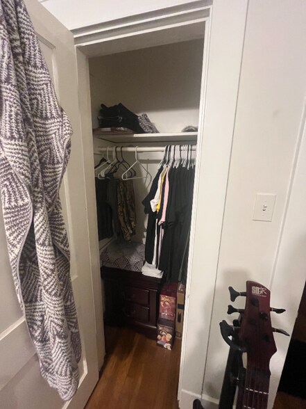 Building Photo - 845 University St