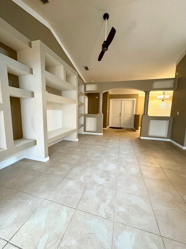 Building Photo - Beautiful 3Bed/2Bath with 2-Car Garage on a Cul-de-Sac