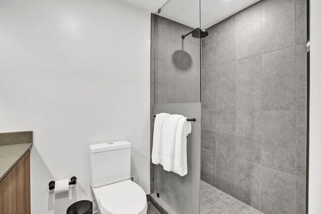 Building Photo - 121 NE 5th St