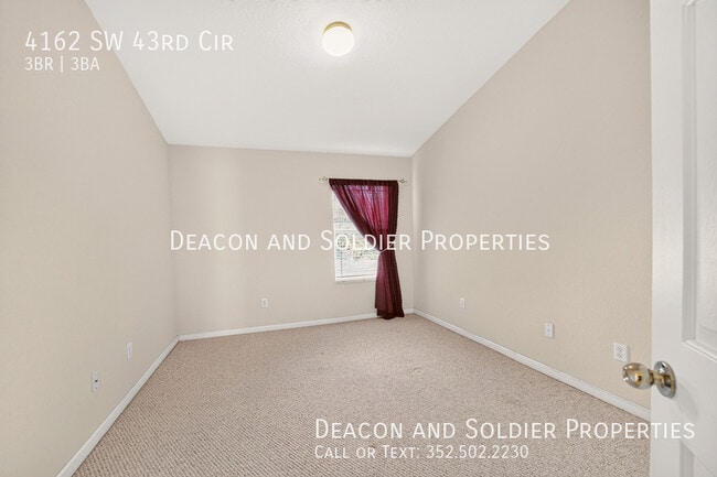 Building Photo - 4162 SW 43rd Cir