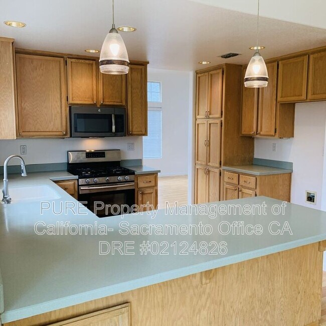 Building Photo - 5004 Hidden Meadow Way