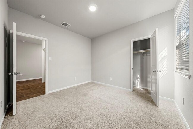 Building Photo - 343 Carolina Buckthorn Dr