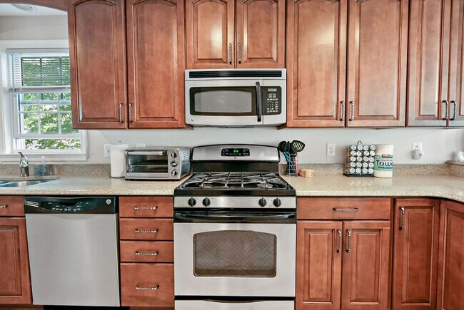 Building Photo - 2021 Washington Blvd