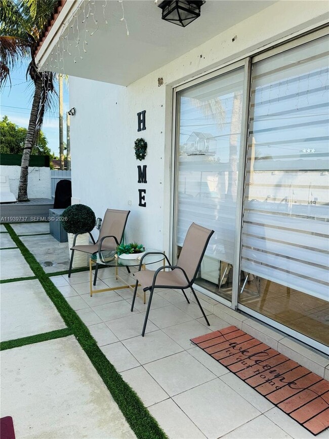 Building Photo - 16950 SW 93rd Ave