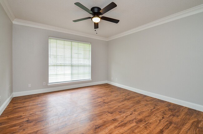 Building Photo - 1206 Green Knoll Dr