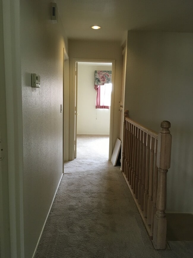 Building Photo - Spacious Two-Story Home  4 bedrooms, 3 bat...