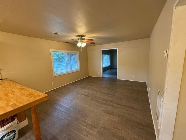 Building Photo - Large Lot 3Bd/2Ba in North Image!