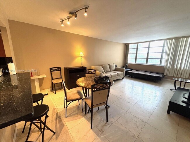 Building Photo - 1817 S Ocean Dr