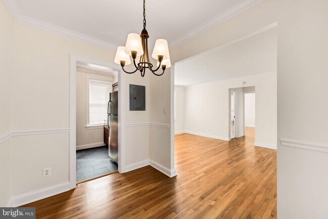 Building Photo - 922 S Washington St