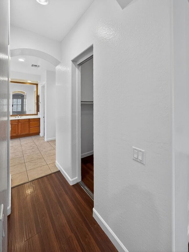 Building Photo - Spacious 3 car garage home at Paseo Trail!