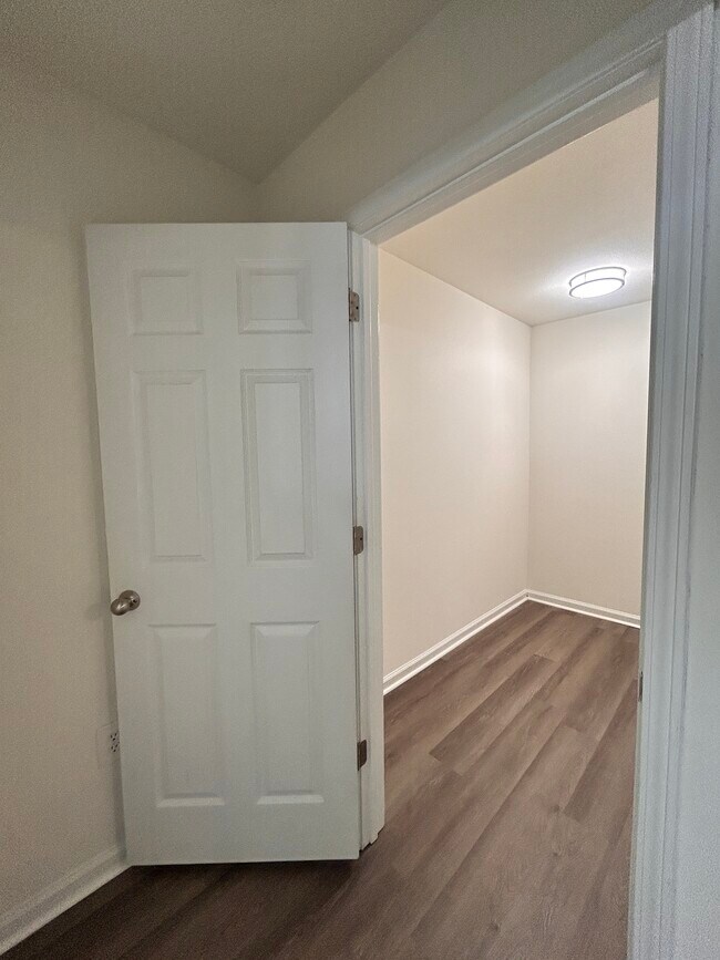 Building Photo - 1251 Fords Pointe Cir