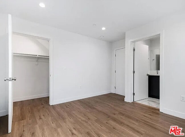 Building Photo - 334 Alexandria Ave