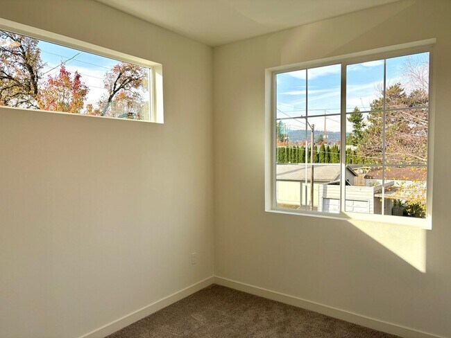 Building Photo - *MOVE-IN SPECIAL*  St. Johns New Build Townhouse - Bright and Spacious End Unit 2 Bedroom with A/...