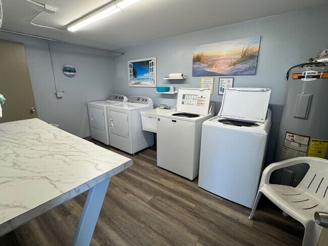 Building Photo - 1 bedroom 1 bathroom Seasonal rental in Seven Lakes