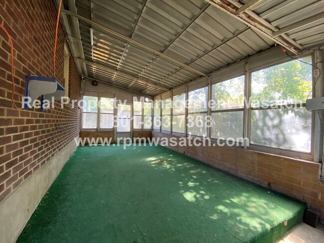 Building Photo - Come Take a Look at This Beautiful 4 Bedro...