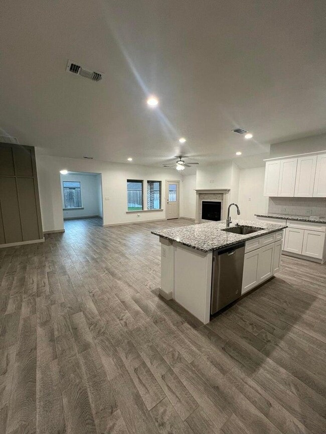 Building Photo - 10518 Aberdeen Ave