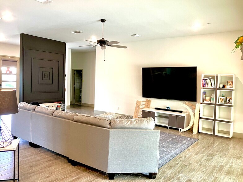 Building Photo - 9207 Manor Forest Ln