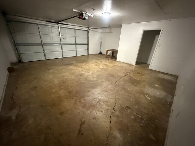 Building Photo - 1102 Lilac Dr