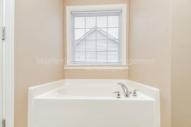 Building Photo - 225 Braxman Ln