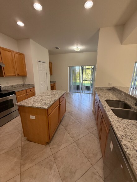 Building Photo - 3514 Valleyview Dr