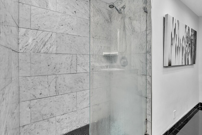 Building Photo - 746 NE 16th Terrace