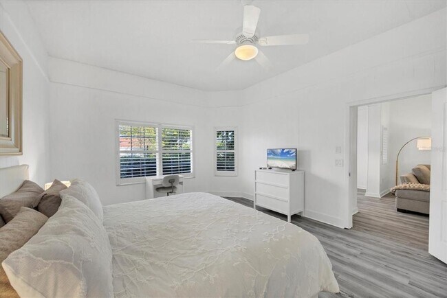 Building Photo - 3605 54th Dr W