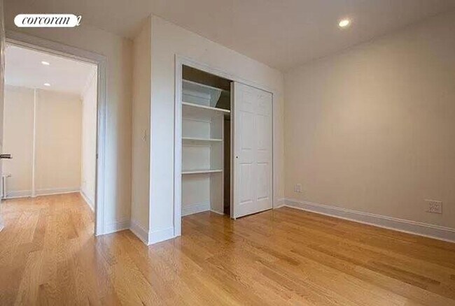 Building Photo - 373 S 4th St