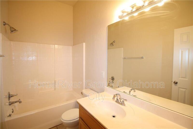 Building Photo - 15920 Katie Ridge Dr