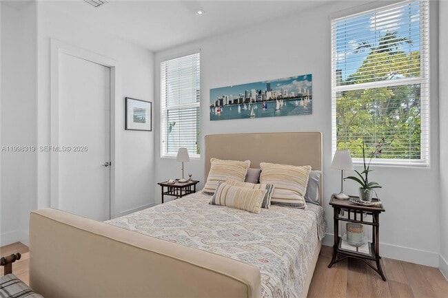 Building Photo - 435 Hampton Ln