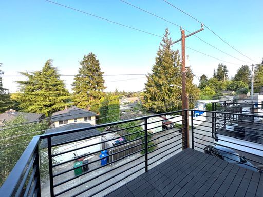 Building Photo - Stunning 2-Bedroom, 2.5-Bathroom Townhouse Located in Vibrant West Seattle.