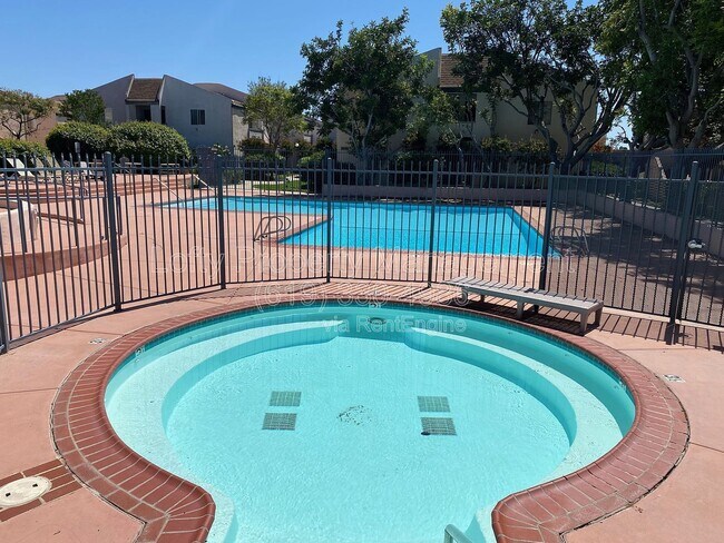 Building Photo - 3254 Ashford St