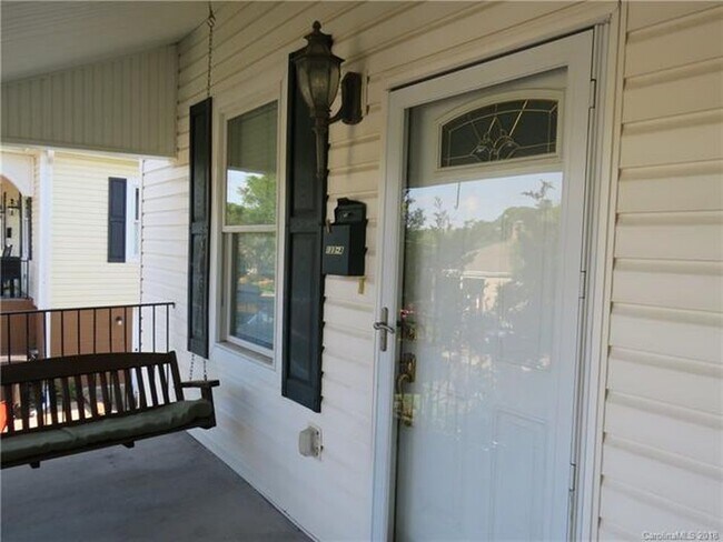 Building Photo - 123 7th St