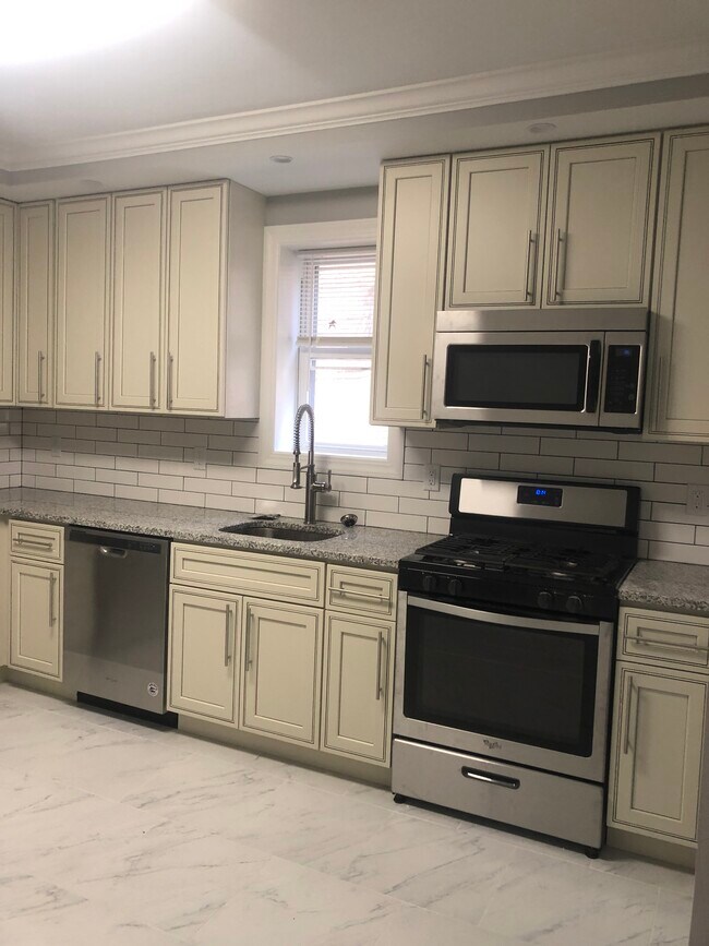 Building Photo - 7372 Tulane Ave