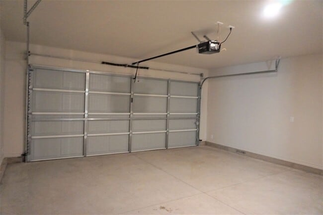 Building Photo - 3 Bed 2 Bath 2 Car Duplex in Chisholm Creek NW OKC