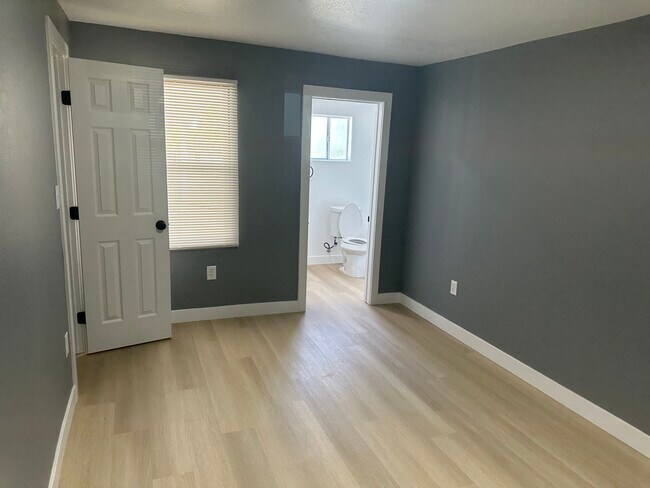 Building Photo - SMRSB