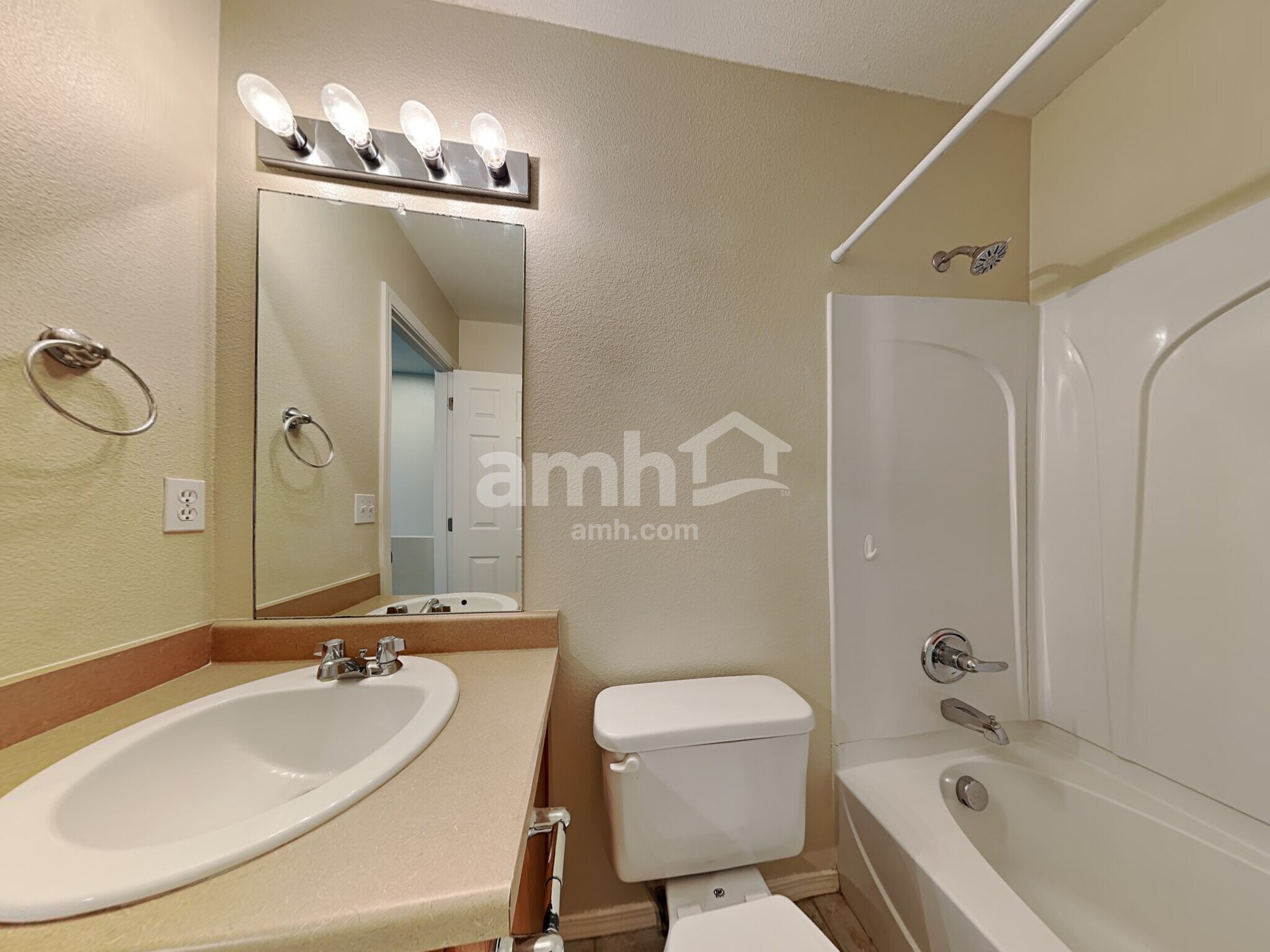 Building Photo - 2136 Summit Way