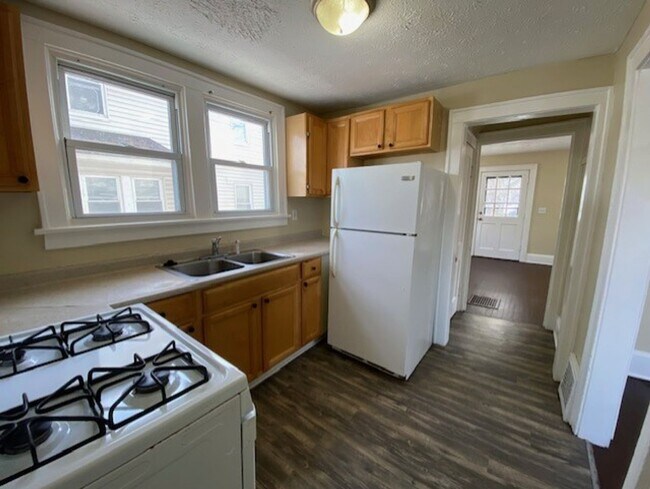 Building Photo - Classic 3-Bed Home with Covered Porch & Off-Street Parking